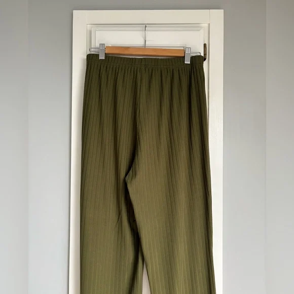 Womens Three-Piece Ribbed Lounge Set - Picture 14 of 16